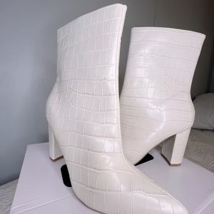 Booties ! Snake skin booties !